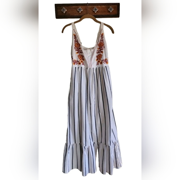 Small Floral Embroidered Navy Striped Dress by MELLODAY - Picture 2 of 6